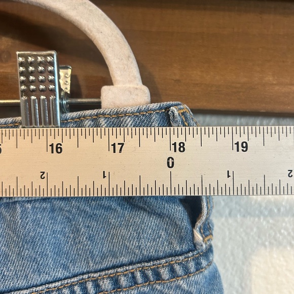 Wild Fable Womens Blue Denim Shorts High Rise Mom Size 18/34R (1326) - Picture 7 of 8